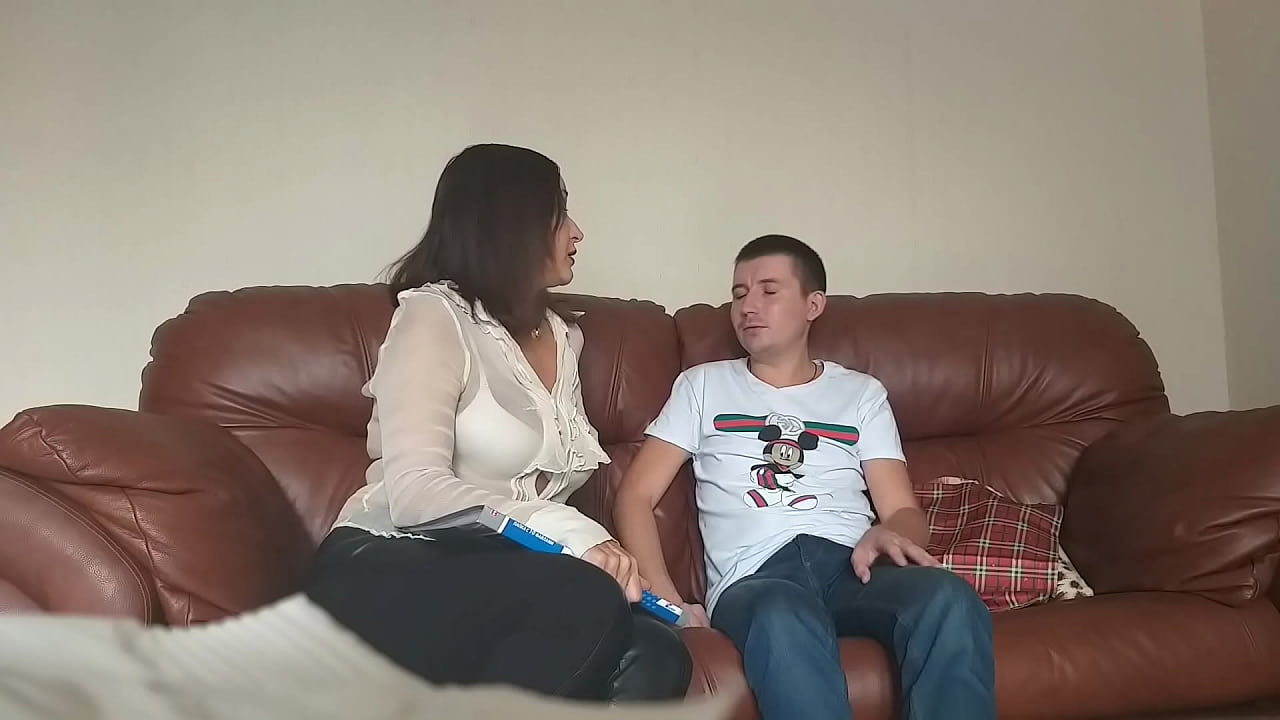 Plaha učenka jebe nenasitnega učitelja (Milf Alina Tumanova)