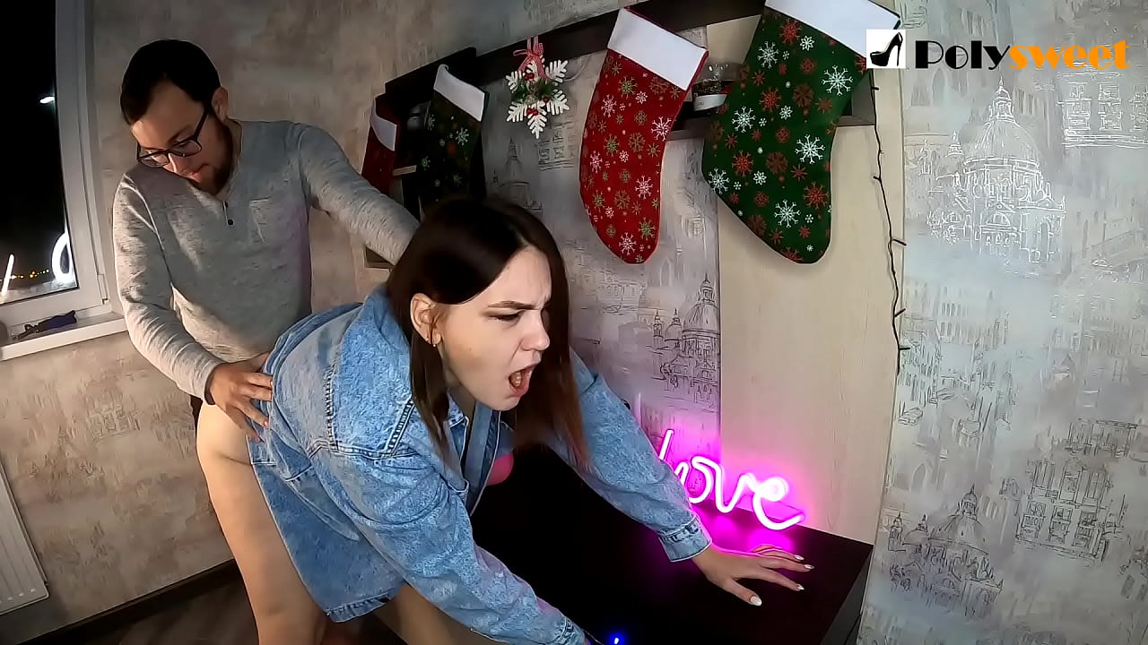 Fant je užival v tem, da je z usti in penisom v rit zajebal lepo dekle s konjskim repom